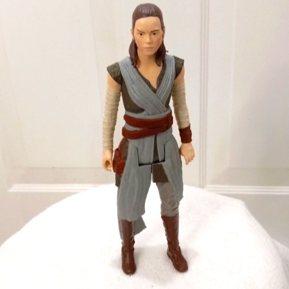 Rey Star Wars Action Figure - Picture 2 of 6